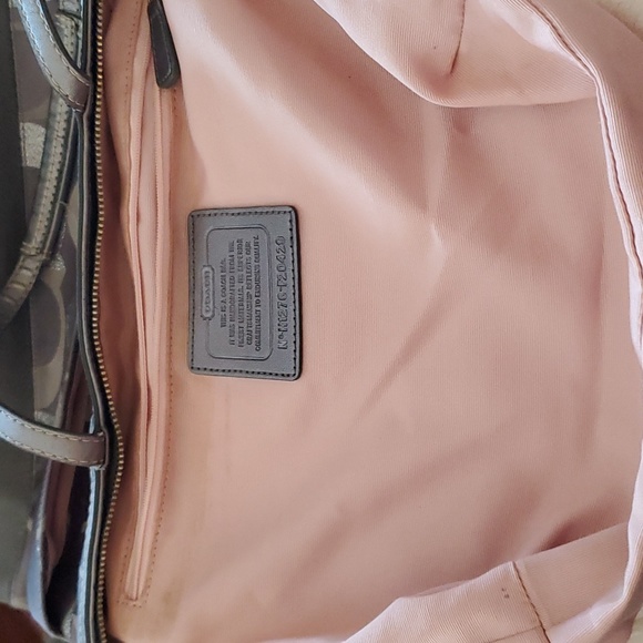 Grey Coach bag with silver monogram logo. - Picture 7 of 11